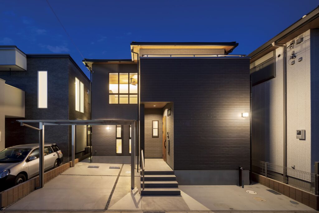 上尾市のマイホーム,外観,吹抜,カーポート,新築,２世帯住宅,新築一戸建て,照明計画,和モダン住宅,