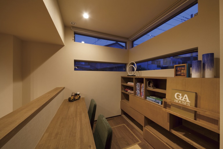 住宅密集地でものびのび暮らす屋上庭園のあるお家の写真9