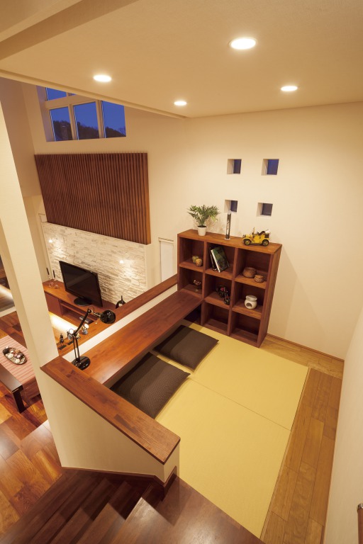 空が見えるくつろぎリビング＋開放感あふれる屋上のあるお家の写真9